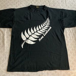 EUC New Zealand huge Fern print tee, size L.